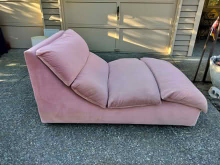 Photo of free Pink Chaise Lounge (Juanita (Kirkland)) #2
