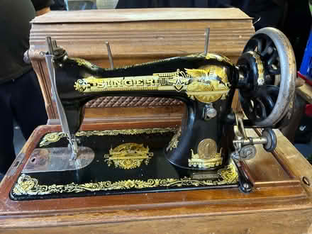 Photo of free Singer sewing machine vintage (Caldy Valley CH3) #1