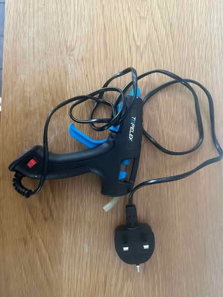 Photo of free Glue gun (Watford WD24) #1