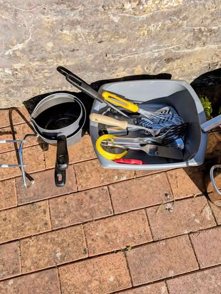 Photo of free Kitchen items inc 2x Wall Cabinets (Kidlington OX5) #3
