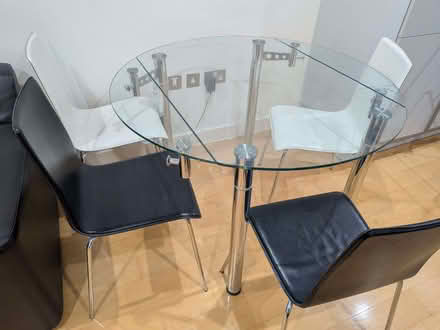 Photo of free Glass table (slightly broken) and 4 dining chairs (Oxford OX1) #1