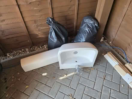 Photo of free Bath & Sink (Hailsham BN27) #4
