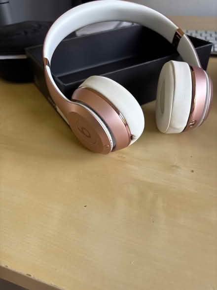 Photo of free Beats earphones (Lyncombe) #1