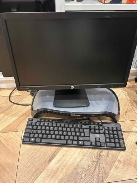 Photo of free 20 inch HP Monitor & Keyboard & (Kidderminster DY11) #1