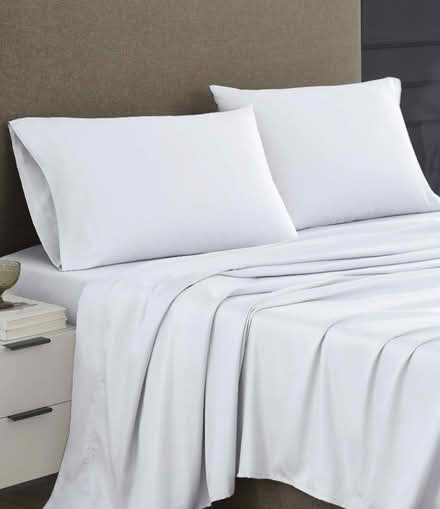 Photo of White bedding (657B Pinerow Cres waterloo) #2