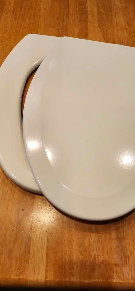 Photo of free Elongated toilet seat (Cap Hill 20002) #1