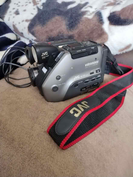 Photo of free Vintage camcorder JVC GRAX10 (Desborough Island TW17) #3
