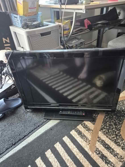 Photo of free Sharp 32" tv (Horsham RH12) #1
