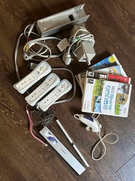 Photo of free Nintendo Wii Accessories/games (Chigwell IG7) #1