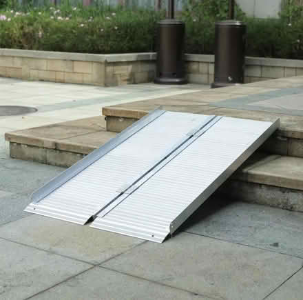 Photo of 4ft aluminium wheelchair ramp (Whitemans Green RH17) #1