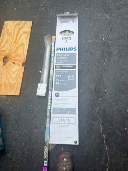 Photo of free Fluorescent T12 bulbs (Near south elgin) #1
