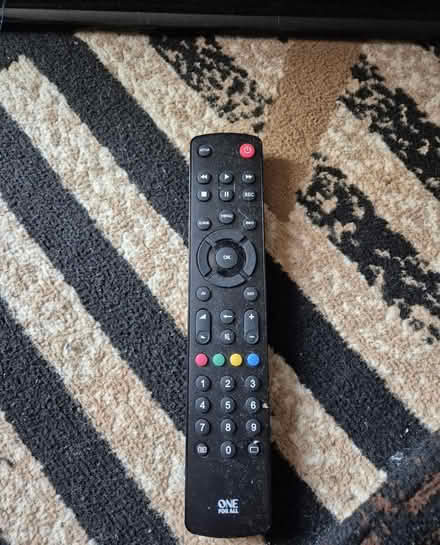 Photo of free Sharp 32" tv (Horsham RH12) #4