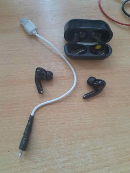Photo of free Non-working ear buds (OX10 Cholsey) #1