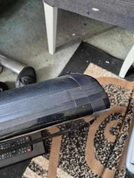 Photo of free Sharp 32" tv (Horsham RH12) #2