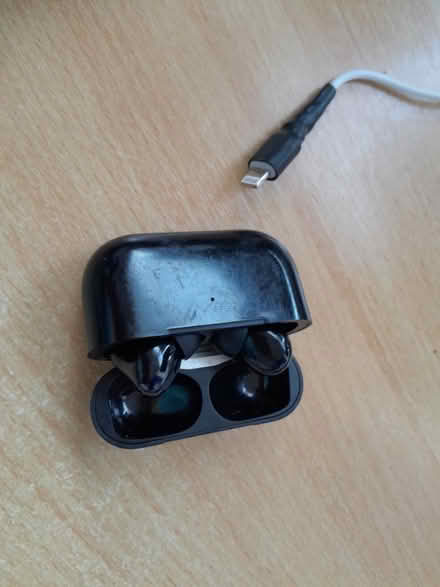 Photo of free Non-working ear buds (OX10 Cholsey) #2
