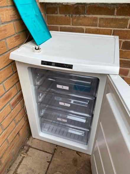 Photo of free aeg freezer atb81011nw (Leeds) #1