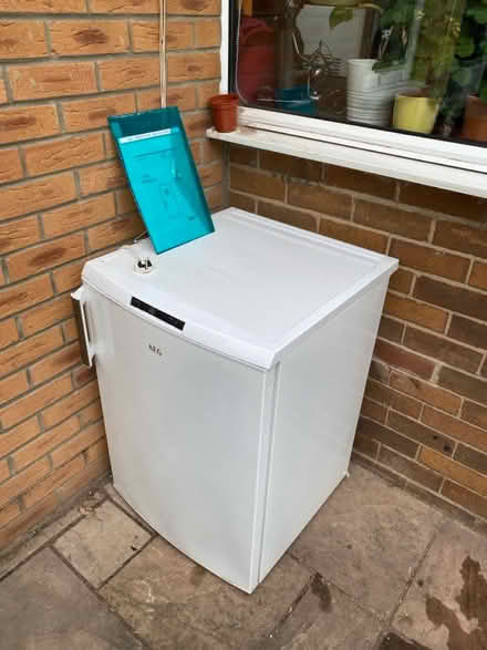 Photo of free aeg freezer atb81011nw (Leeds) #2