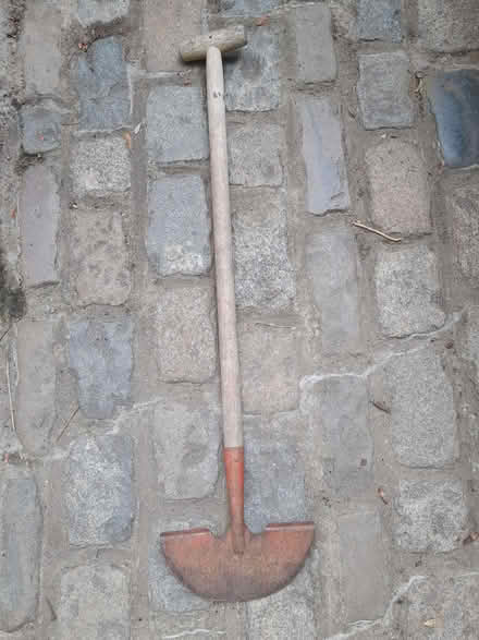 Photo of free Lawn edging tool (Wimbledon Village SW19) #1