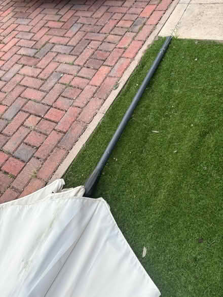Photo of free Garden parasol with base (L36 Roby) #3