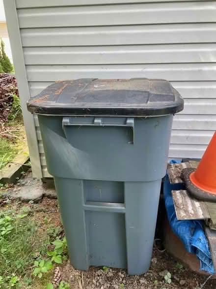 Photo of free garbage cans (Old Hurley) #1
