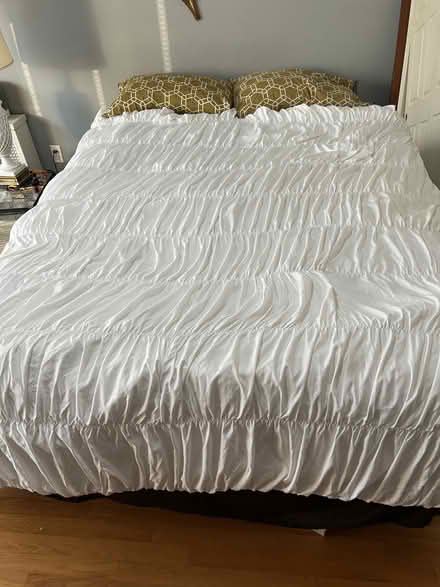 Photo of free Queen or full comforter (Columbia Heights) #1