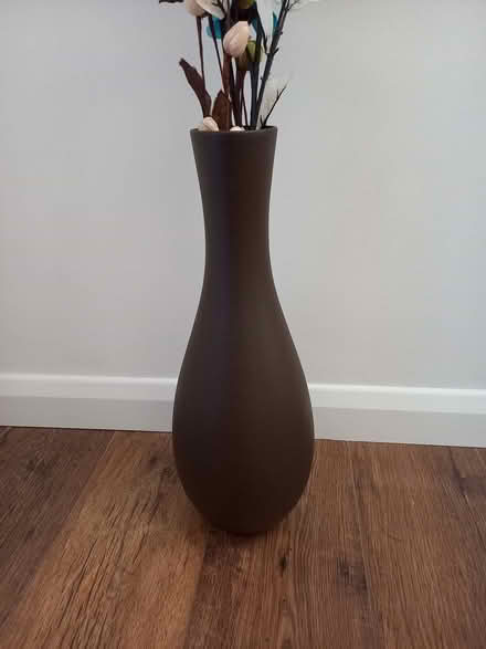 Photo of free Vase with plastic flowers (New Parks LE3) #2