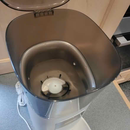 Photo of free Electronic automatic pet feeder (Beckenham BR3) #2