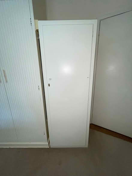 Photo of free White cupboard (Nottingham NG16) #2