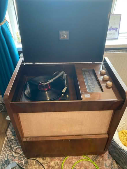 Photo of free HMV gramophone radio (Leicester LE3) #2
