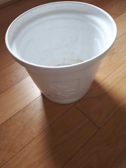 Photo of free Large Decorative Plant Pot (Cressex HP12) #1
