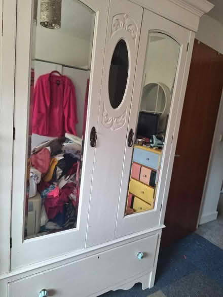 Photo of free Double wardrobe, needs updating its a lovely piece of furnit (Mold CH7) #2