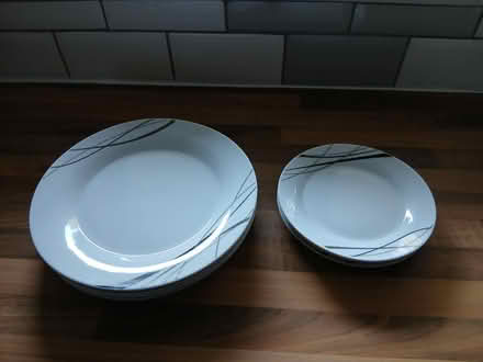 Photo of free 4 dinner plates and 3 side plates (B26) #1