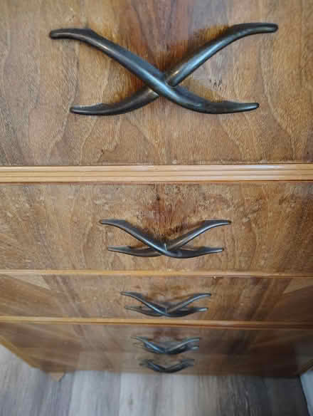 Photo of free Vintage dresser (97138) #3