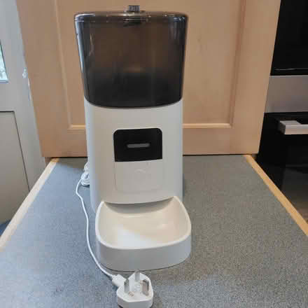 Photo of free Electronic automatic pet feeder (Beckenham BR3) #1
