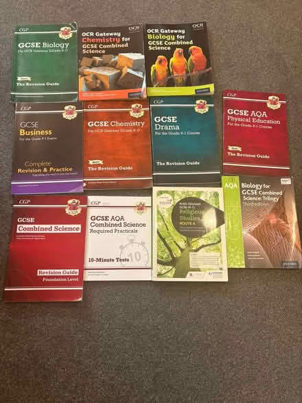 Photo of free GCSE revision guides (Redhill- RH1) #1