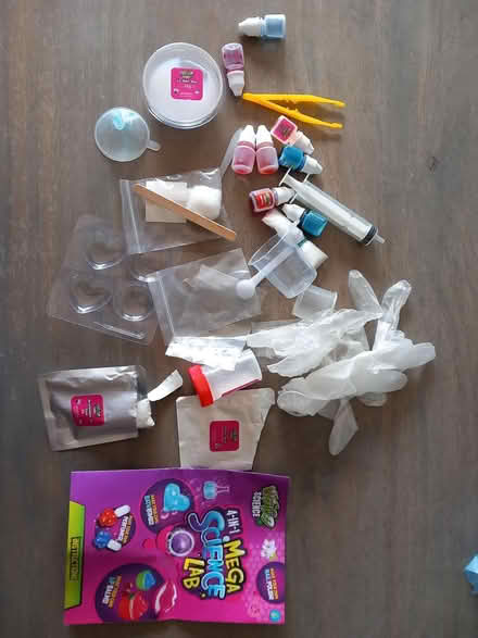 Photo of free science set (RG6 near Palmer Park) #1