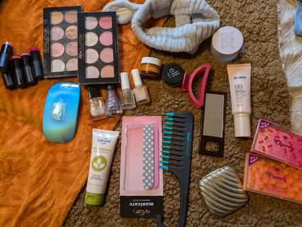 Photo of free Bits and pieces of make up (CB22) #1