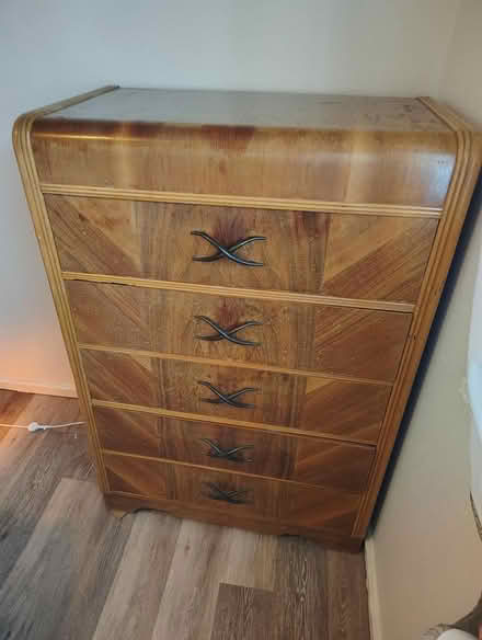 Photo of free Vintage dresser (97138) #2