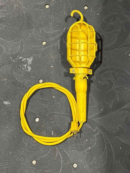 Photo of free Drop light (Glenn Dale, Md) #1