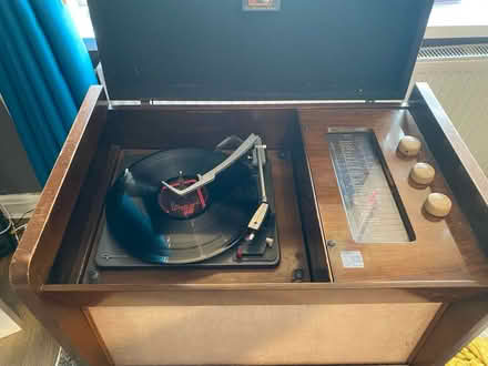 Photo of free HMV gramophone radio (Leicester LE3) #4