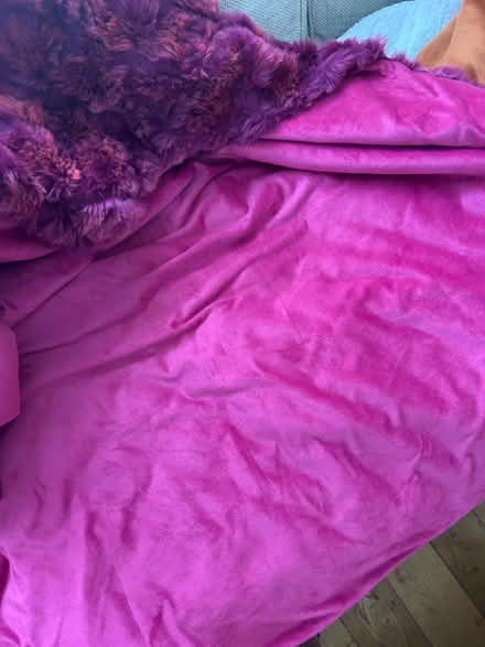 Photo of free Pink Throw (UB7 9EF) #4