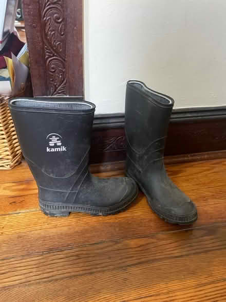 Photo of free Kids’ boots (downtown) #2