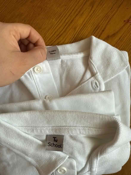 Photo of free White polo t shirt (DE24) #2