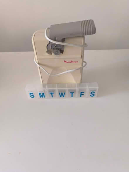 Photo of free Electric Can Opener and Everyday Pill Box (Bellevue EH7) #1