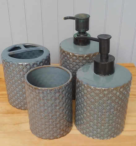 Photo of free Bath Accessories (94087) #1