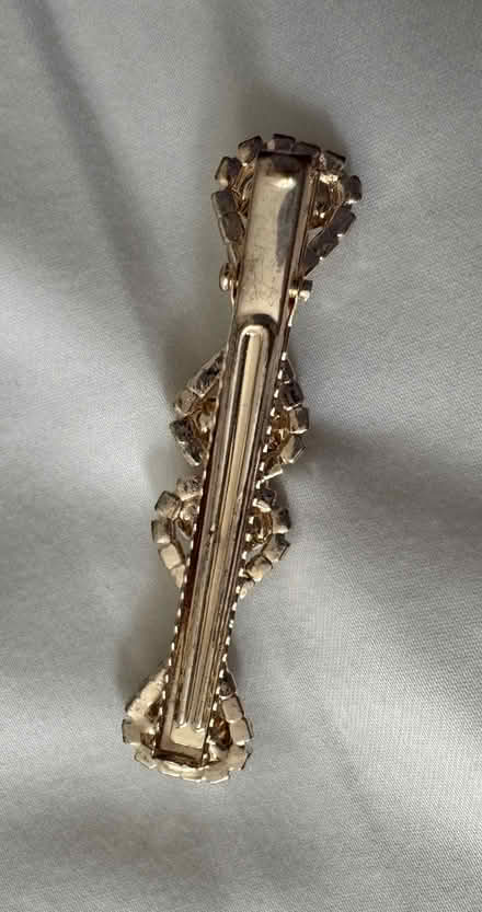 Photo of free Pearl hair clip (Beaconsfield HP9) #1