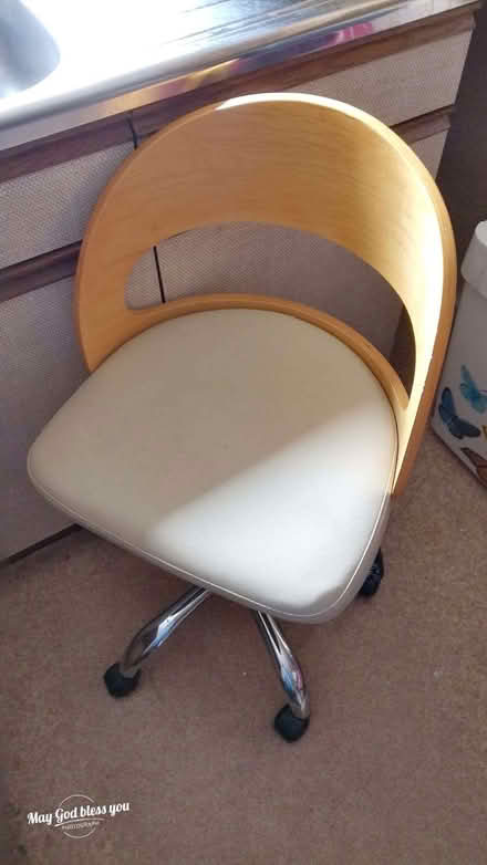 Photo of free computer chair on wheels (Ward End B8) #1