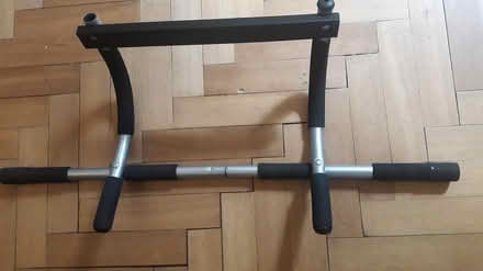 Photo of free Doorway Pull up /Chin Up Bar (Dorking (near Cock Roundabout)) #4