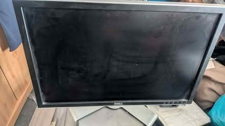 Photo of free Dell Monitor DVI & VGA Input (Queens Drive MK41) #2