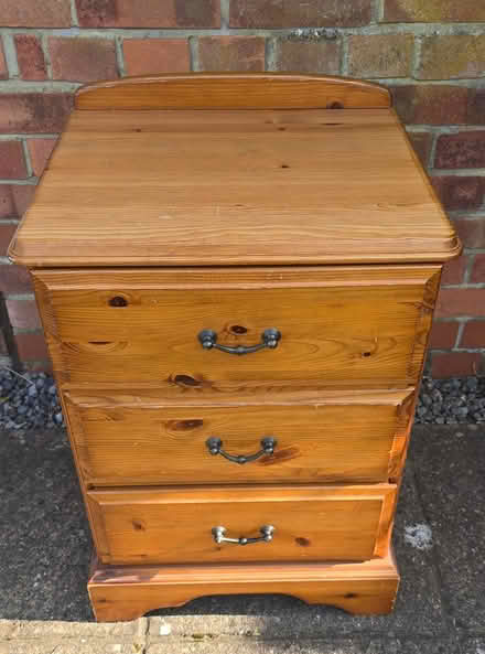 Photo of free Bedside table (BH24 Ringwood) #1